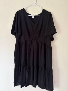 Ava & Viv Black Tiered V-Neck Midi Dress 1X